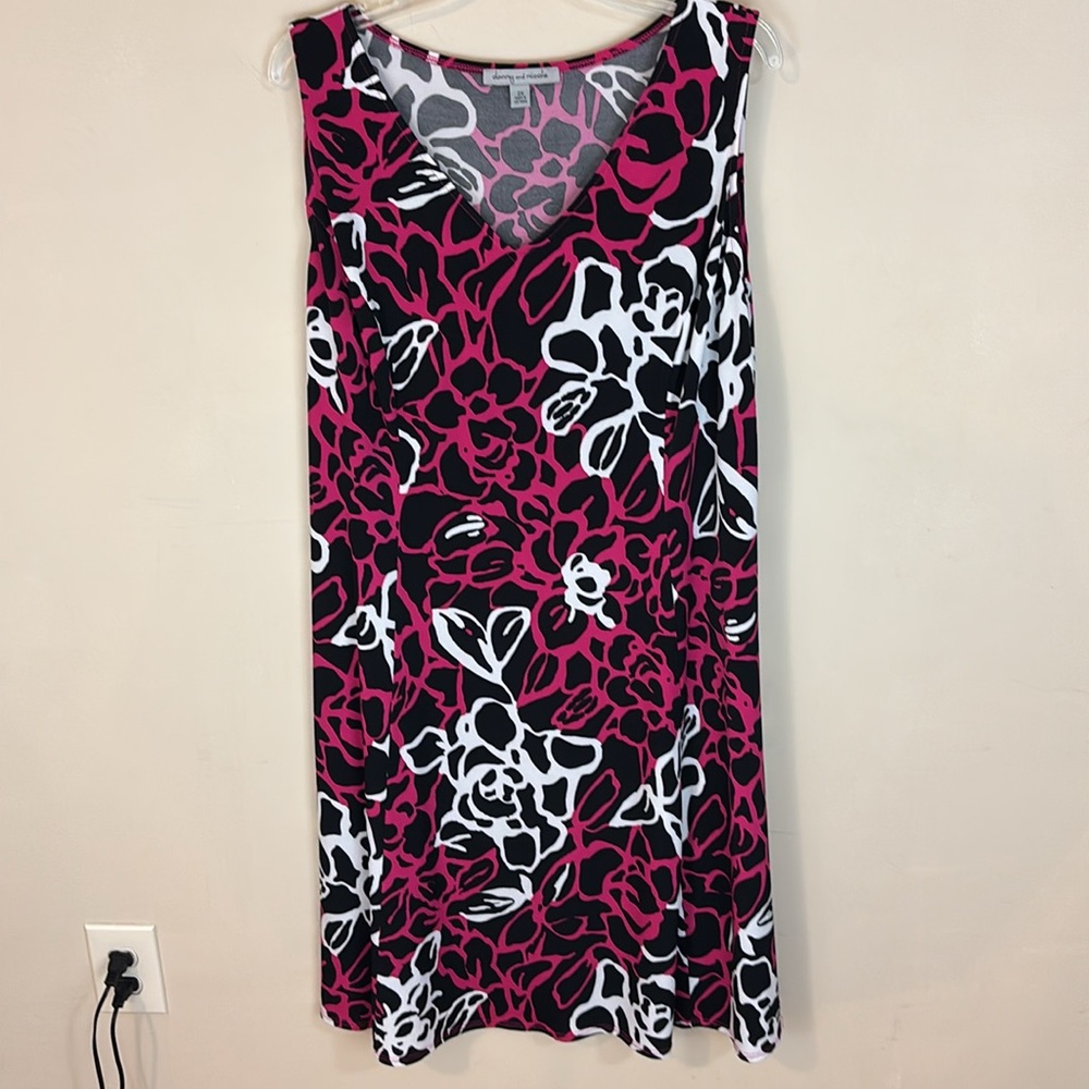 Danny and Nicole Sleeveless Silky Stretch Abstract Floral Design Dress Size 2X